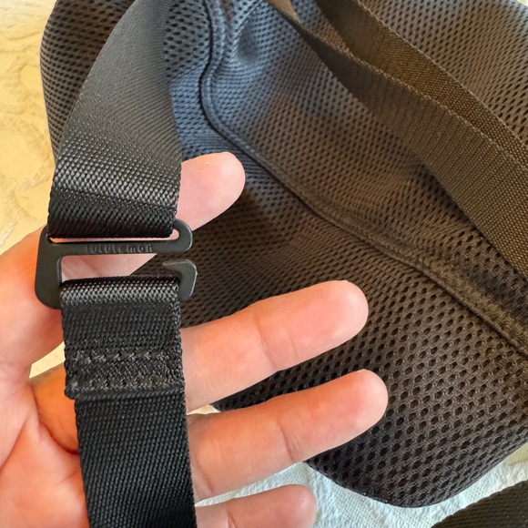 Lululemon Fast Track Convertible Bag Black Mesh - Picture 9 of 13